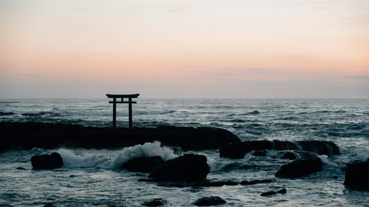 THE BEAUTY OF MINIMALISM IN JEWELLERY: EMBRACING JAPANESE DESIGN